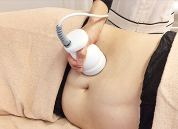 キャビウェーブを体験している女性