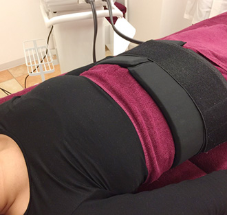 インパクトウェーブを使って筋肉の伸縮を促します。