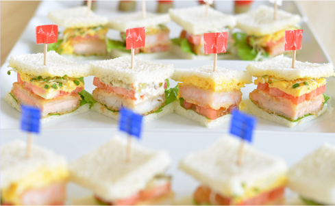 ピクルスを一緒に挟んだサンドイッチも