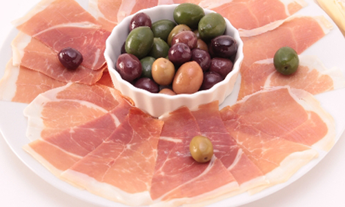 オリーブのピクルスは生ハムの付け合せにも